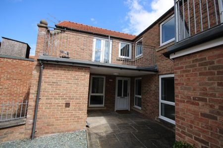 2 bedroom terraced house to rent - Photo 4