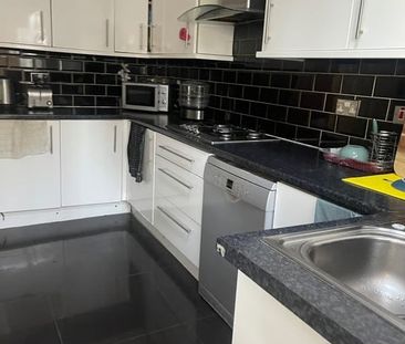 Room in a Shared House, Eastern Avenue, IG4 - Photo 6