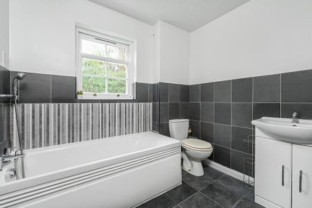 2 bedroom ground floor flat to rent - Photo 4