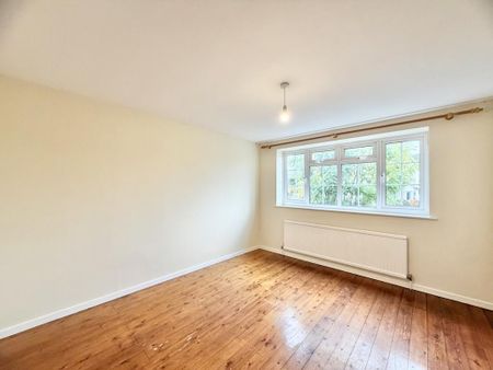 4 bedroom detached house to rent - Photo 3