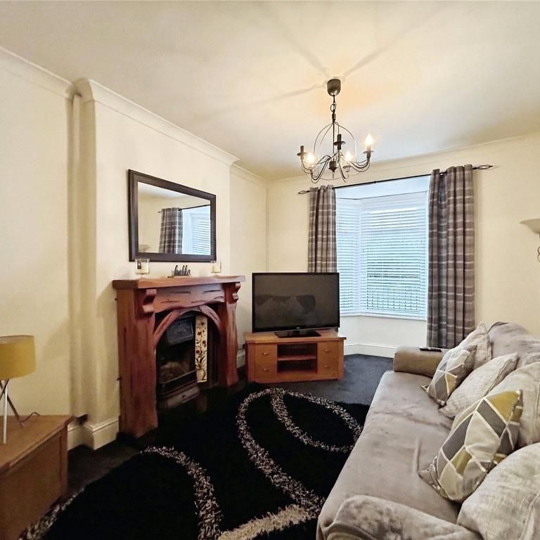 2 bedroom end of terrace house to rent - Photo 1