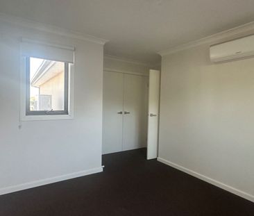 Perfectly 4 bedroom, 2.5 bathroom Homely Townhouse - Photo 6