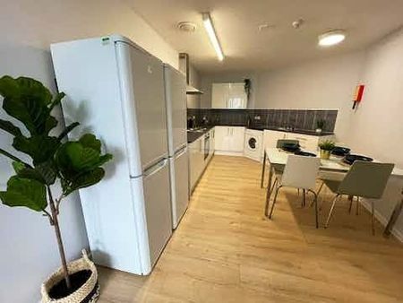 Studio Flat, City Point, L5 - Photo 3