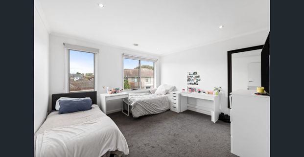 Modern and relaxed haven so close to Westfield Southland - Photo 1