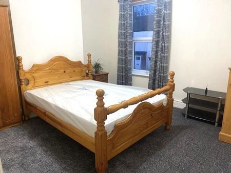 1 bedroom in a house share to rent - Photo 4