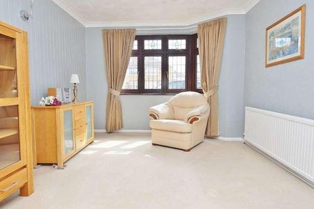 Abbotts Close, Romford, RM7 - Photo 3