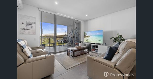 Centrally Located Modern Apartment - Photo 1