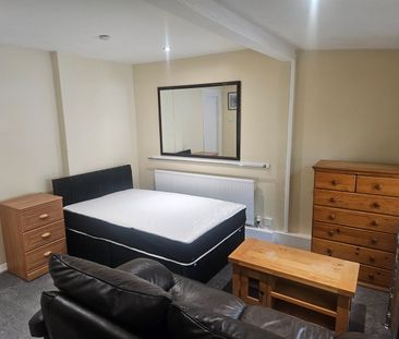 Room in a Shared House, Downderry Road, BR1 - Photo 4