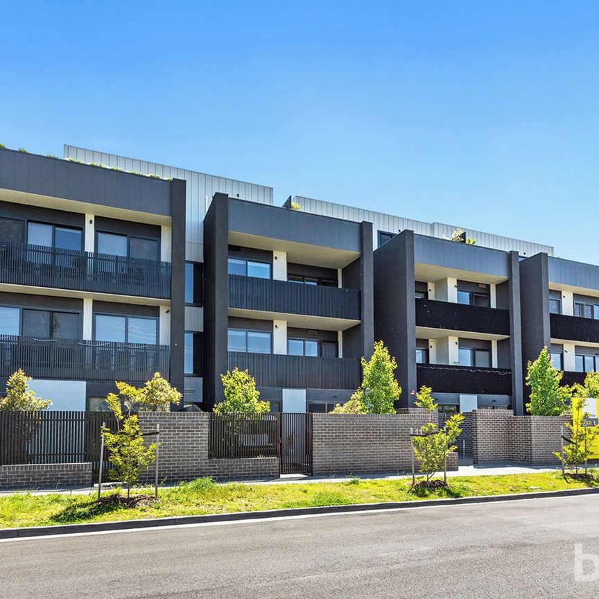 Ground Floor 2 Bedroom, 2 Bathroom Apartment With Private Deck! - Photo 1