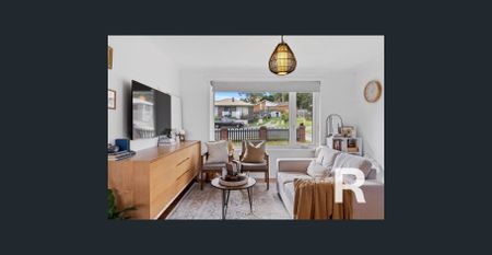 Beautifully Renovated 2-Bedroom Home in Clarendon Vale - Photo 4