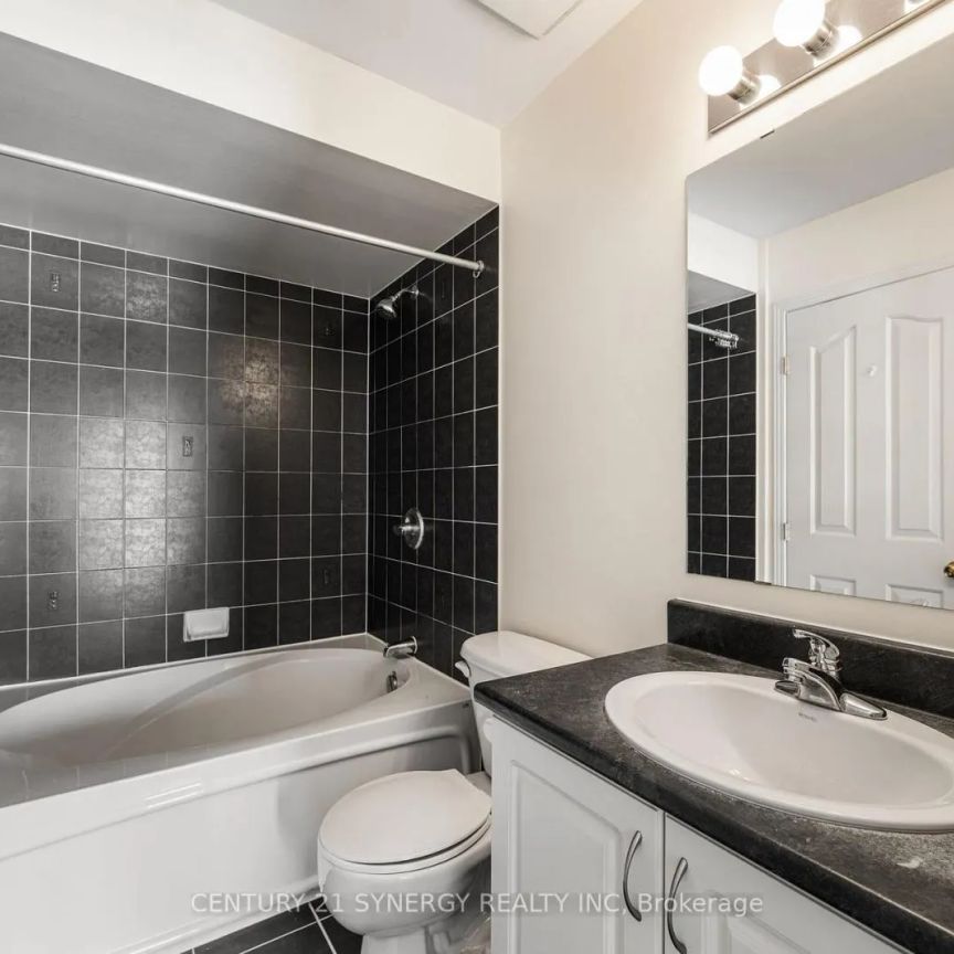 4 - 280 TIVOLI PRIVATE - Photo 1