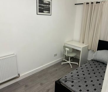 Room in a Shared House, Hyde Crescent, NW9 - Photo 3