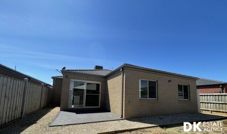 4 Bedrooms 2 Baths and 2 Garage space Family Home in Point Cook - Photo 3