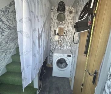 1 bedroom in a flat share to rent - Photo 4