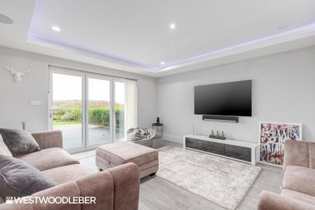 3 bedroom detached house to rent - Photo 2