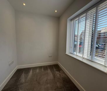 3 bedroom semi-detached house to rent - Photo 4