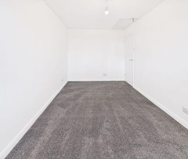 4 bedroom semi-detached house to rent - Photo 5