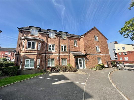 Tudor Sales & Lettings are pleased to offer this 2 bedroom apartment situated in the heart of Pontefract, easy access to all commuter links, Rail station, bus routes, motorways M62 & A1 and within walking distance of town centre and supermarkets. - Photo 1