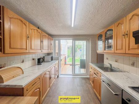 4 bedroom semi-detached house to rent - Photo 4
