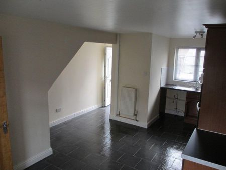 3 bedroom terraced house to rent - Photo 3