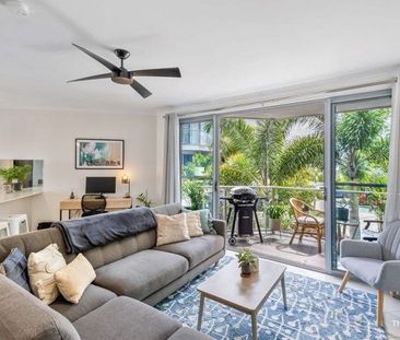 Relaxed Lakeside Living in the Emerald Lakes Precinct - Photo 3