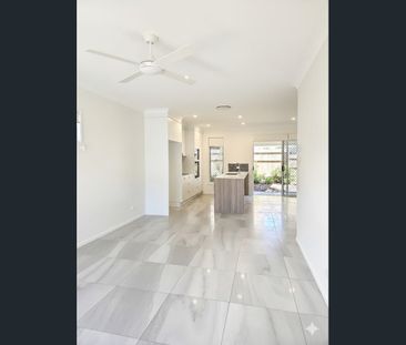 3 BEDROOM TOWNHOUSE - FULLY DUCTED AIR! - Photo 1