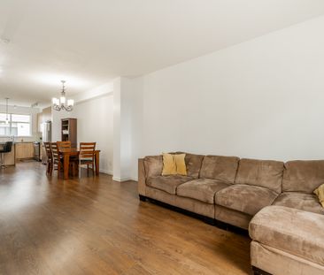 Silverwood. Spacious Three Bedrooms Townhouse - Photo 3