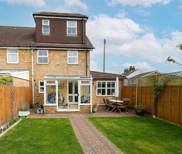 4 bedroom semi-detached house to rent - Photo 3