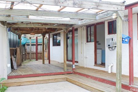 FAMILY HOME FOR 6 MONTH LEASE - Photo 4