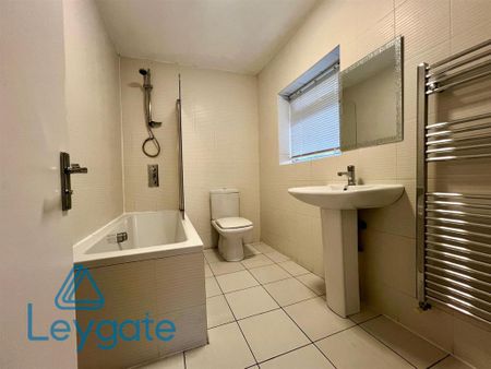 2 bedroom flat to rent - Photo 5