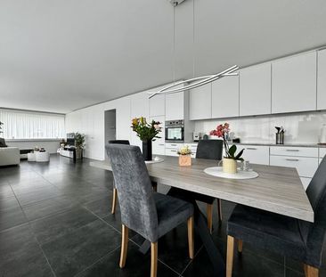 Helle 3.5-Zimmer-Wohnung mit Balkon und Garage in Burgdorf - Photo 2
