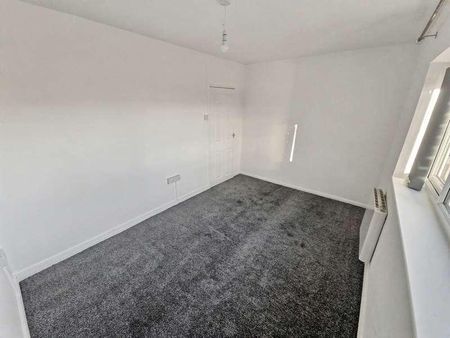 Parr Lane, BL9 - Photo 2