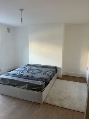 Room in a Shared Flat, Ravensbourne Road, SE6 - Photo 1