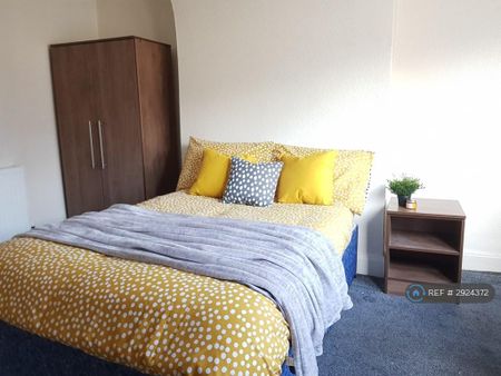 4 bedroom terraced house to rent - Photo 2
