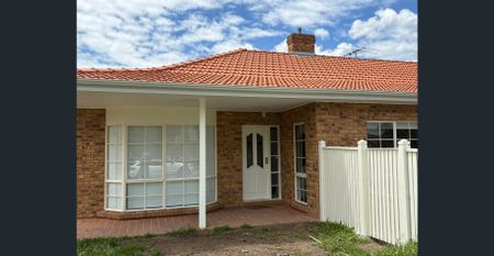 SUIT WORK FROM HOME OFFICE OR SMALL BUSINESS (STCA) on double block - Photo 2