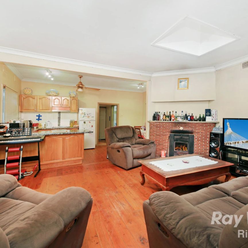 Three Bedroom House with Solar System For Leasing Now! - Photo 1