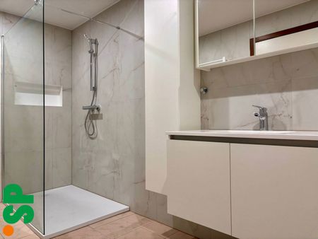 Tweeslaapkamer appartement met volledig gerenoveerde badkamer gelegen nabij het centrum van Geel - Foto 3