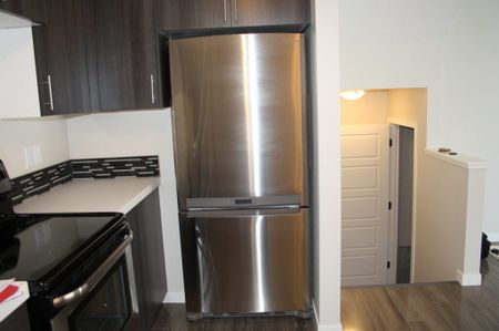 For Rent: 2 Bed, 2.5 Bath Townhome in Harbour Landing - Photo 4