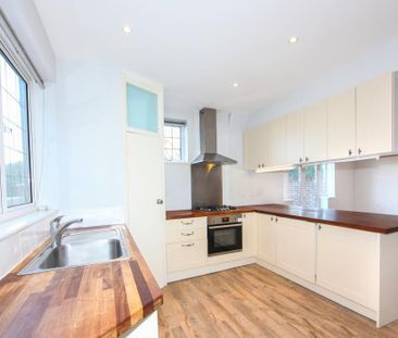 4 bedroom semi-detached house to rent - Photo 3