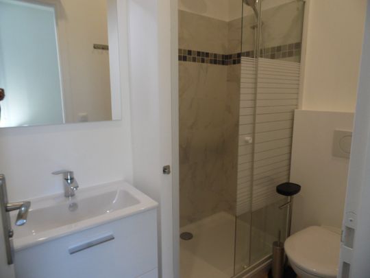 1 CHAMBRE dans Appartement COLOCATION meublée - Cannes La Bocca - Photo 1