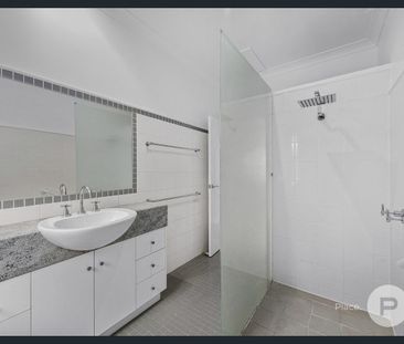 IDEAL FAMILY HOME IN IDEAL LOCATION - Photo 6