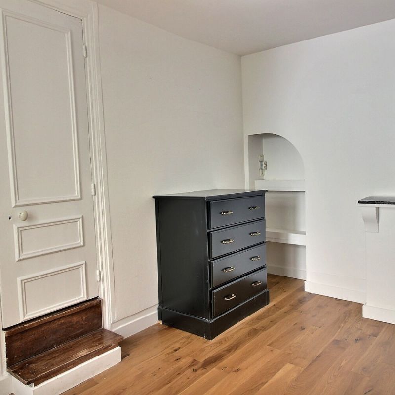 Location- Appartement Paris 75008- 47 m²- 1 chambre- terrasse- Malesherbes-Madeleine - Photo 1