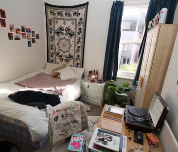 6 bedroom terraced house to rent - Photo 2