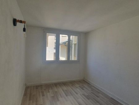 Location Appartement 4 pièces 67m² CHAMBERY 73000 - Photo 4
