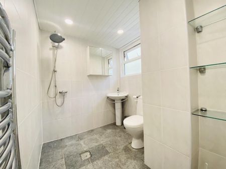 1 bedroom in a house share to rent - Photo 5
