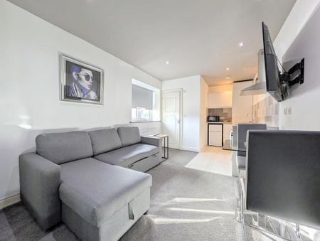 Studio to rent - Photo 2