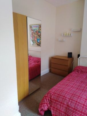 beautiful shared house in central Bolton - Photo 1