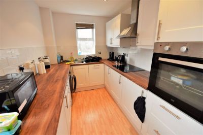 2 bedroom Flat in Flat 21, 45 Cardigan Road - Photo 4