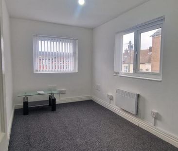 4 bedroom flat to rent - Photo 3