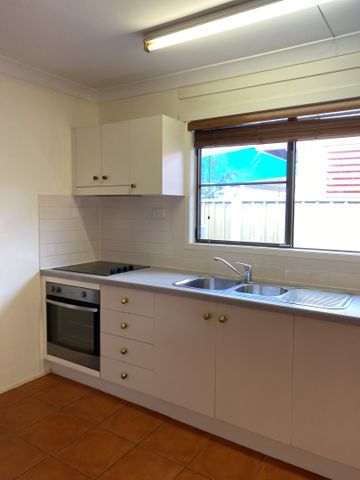 27 Canterbury Road, Kirwan QLD 4817 - House For Rent | Domain - Photo 5